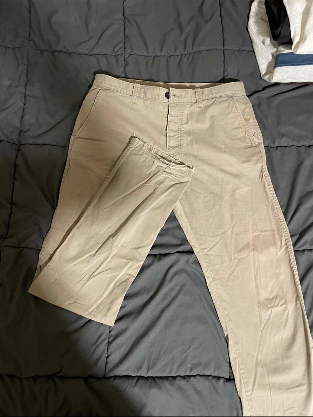 Men’s Slim Fit Chino Pants Size 34x32 Beige Khaki Club Monaco Connor Modern
